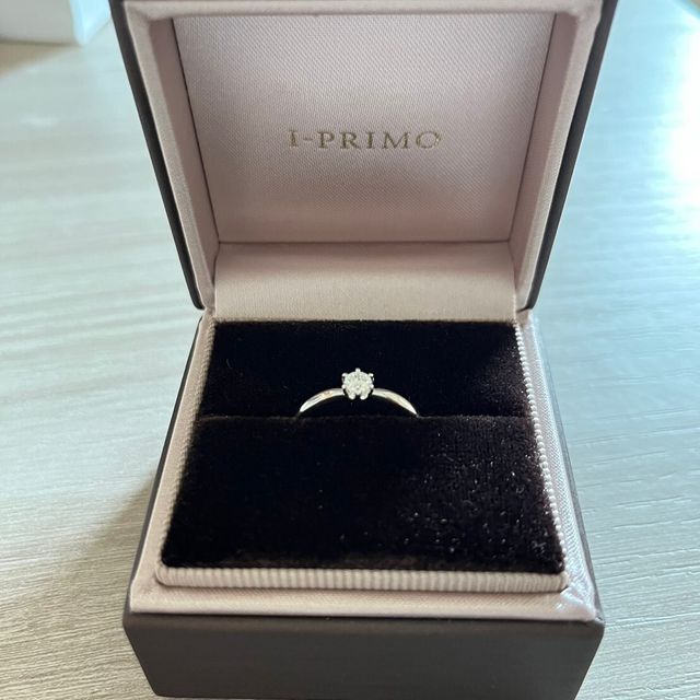 【アイプリモ(I-PRIMO)の口コミ】 指輪に関して大した知識はなく、とにかくシンプルなもの重視で選びました…