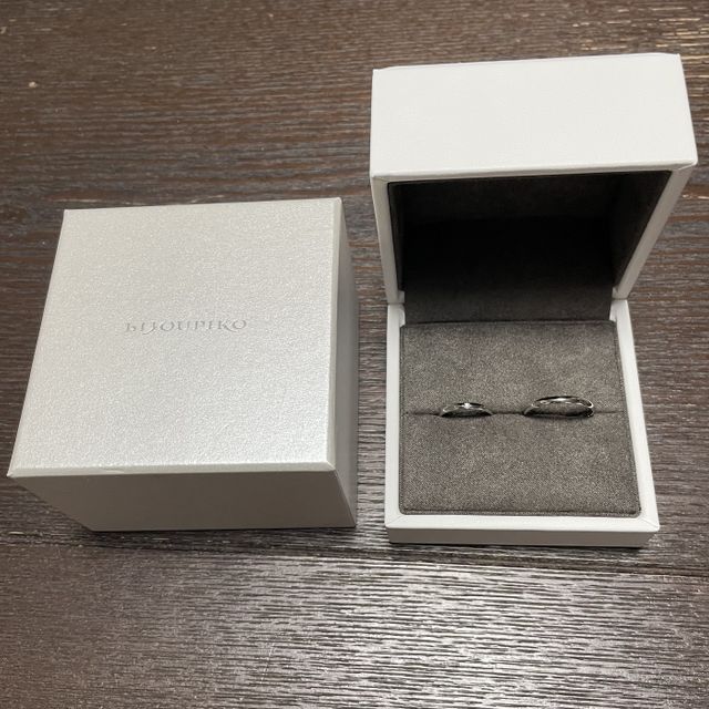 【BIJOUPIKO(ビジュピコ)の口コミ】 まず、2人ペアの指輪で9万強と、10万円以下という点に惹かれました。そし…