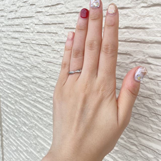 【ティファニー(Tiffany & Co.)の口コミ】 女性である自分の指が細く短いので、なるべく華奢にみえるデザイン探して…