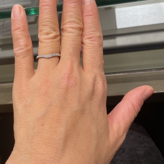 【アイプリモ(I-PRIMO)の口コミ】 ハーフエタニティで検討していました。
ストレートしかないと思っていまし…