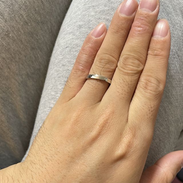 【ラザール ダイヤモンド(LAZARE DIAMOND)の口コミ】 デザインがとても好みのものだった。エタニティの華やかさとシンプルさを…