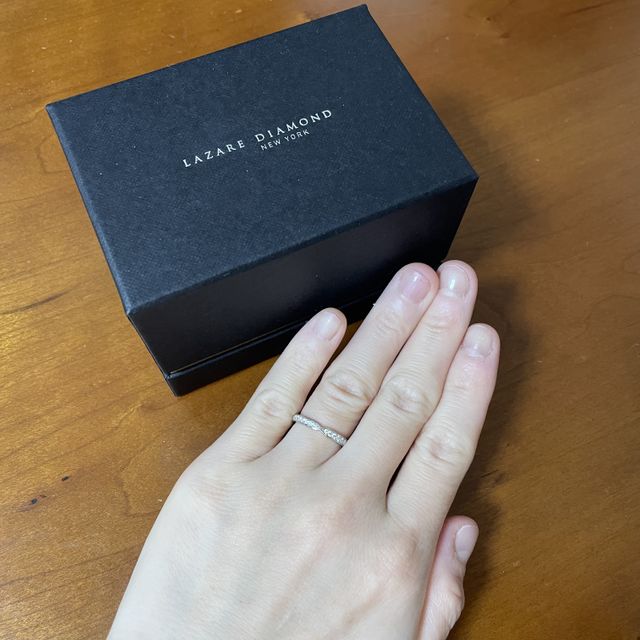 【ラザール ダイヤモンド(LAZARE DIAMOND)の口コミ】 デザインがとても好みのものだった。エタニティの華やかさとシンプルさを…