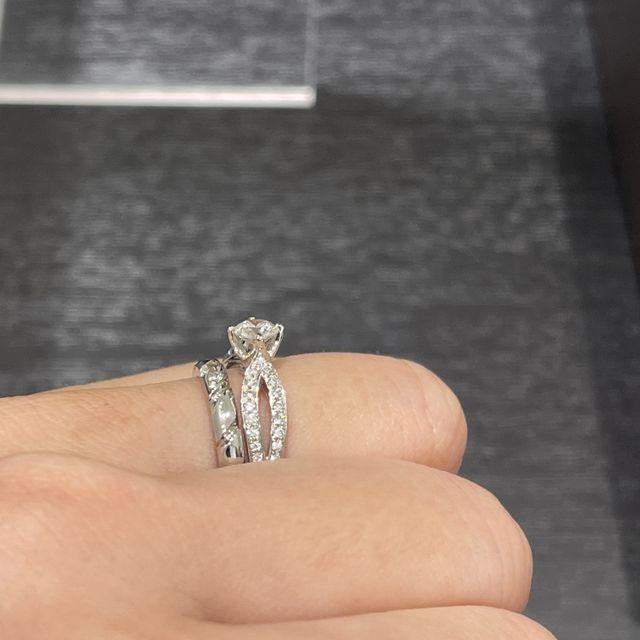 【ブシュロン(BOUCHERON)の口コミ】 カラット数が小さくても、ボリュームを出すことのできるデザインです。
ブ…