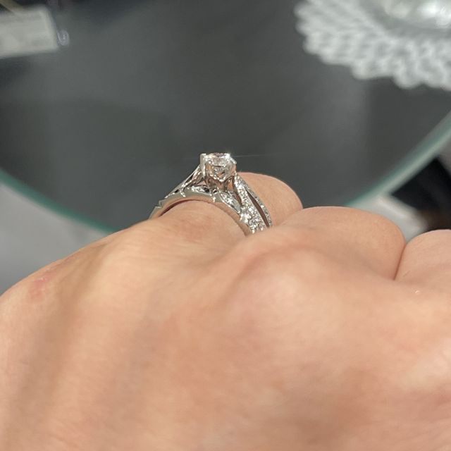 【ブシュロン(BOUCHERON)の口コミ】 カラット数が小さくても、ボリュームを出すことのできるデザインです。
ブ…