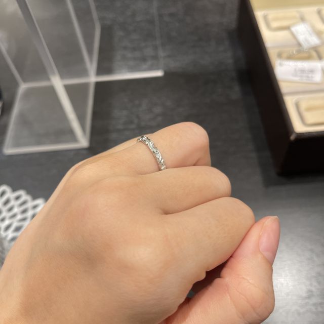 【ショーメ(CHAUMET)の口コミ】 男女でペアのデザイン、カーブのないフラットな丸型、ダイヤあり、サイズ…