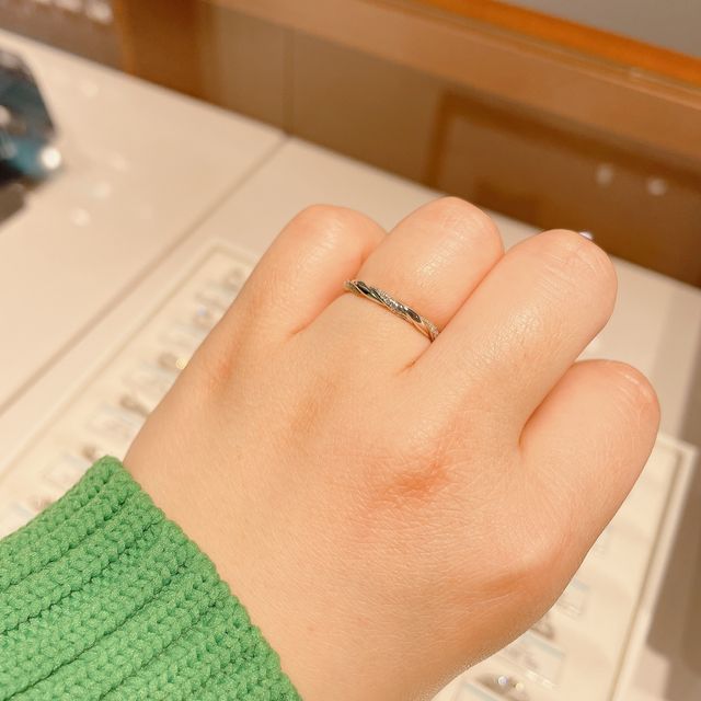 【銀座ダイヤモンドシライシの口コミ】 デザインや華やかさを重視しました。
最初は全く違うデザインを選んでいた…