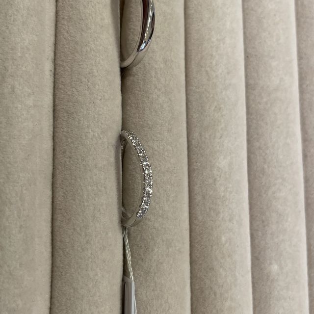 【TRECENTI(トレセンテ)の口コミ】 ハーフエタニティで探していましたが、ストレートなもの、ウェーブライン…