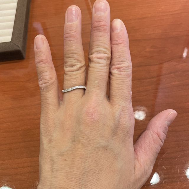 【TRECENTI(トレセンテ)の口コミ】 ハーフエタニティで探していましたが、ストレートなもの、ウェーブライン…