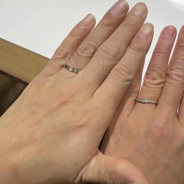 【ラザール ダイヤモンド(LAZARE DIAMOND)の口コミ】 シンプルな形の指輪が多かったような気がします。
海外のブランドだったの…