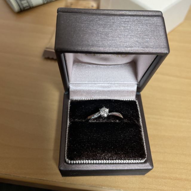 【アイプリモ(I-PRIMO)の口コミ】 デザインがとても可愛くて気に入りました！
それにダイヤの輝きにとても魅…