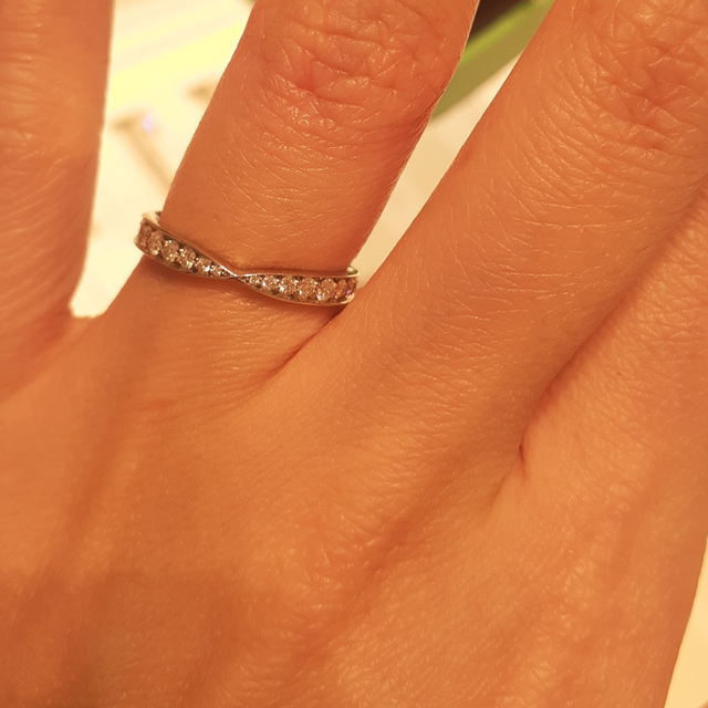 【ティファニー(Tiffany & Co.)の口コミ】 リボンの形のリングでとってもかわいいのがおすすめです。ダイヤがハーフ…