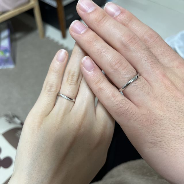 【4℃ BRIDAL(ヨンドシーブライダル)の口コミ】 たくさんのデザインを見て何度もつけては鏡で合わせて見たりして悩みたが…