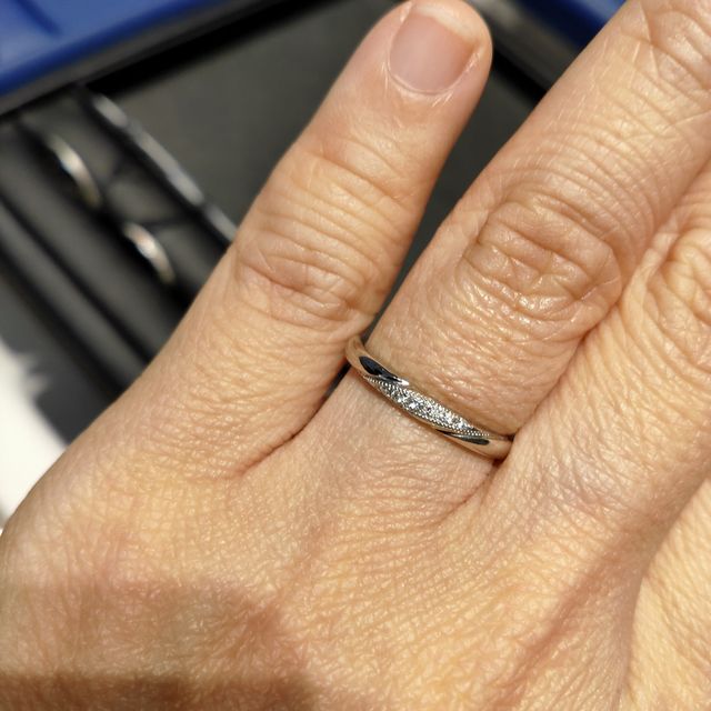 【エクセルコダイヤモンド(EXELCO DIAMOND)の口コミ】 エクセルコダイヤモンドの指輪をいくつか試着させてもらいましたが、こち…