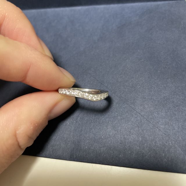 【エクセルコダイヤモンド(EXELCO DIAMOND)の口コミ】 仕事の関係上指輪は着けられないので、プライベート用として華やかな好き…