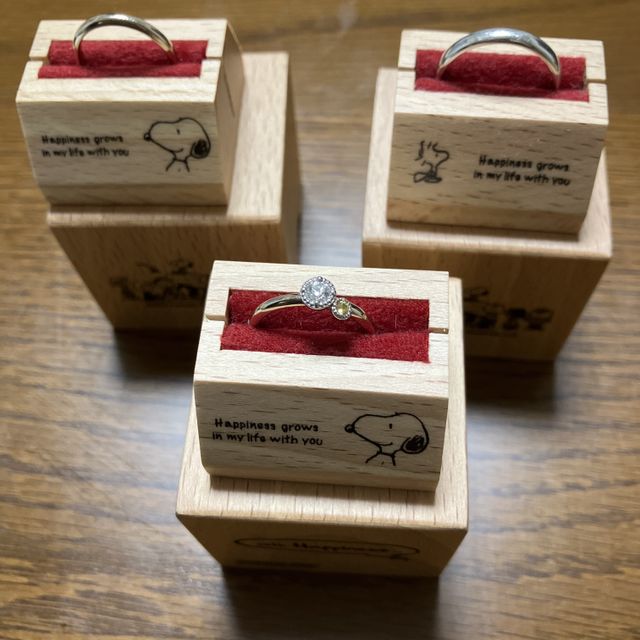 【with Happiness..の口コミ】 スヌーピーが好きだったのでゼクシィでこの指輪を見つけて購入。婚約指輪…