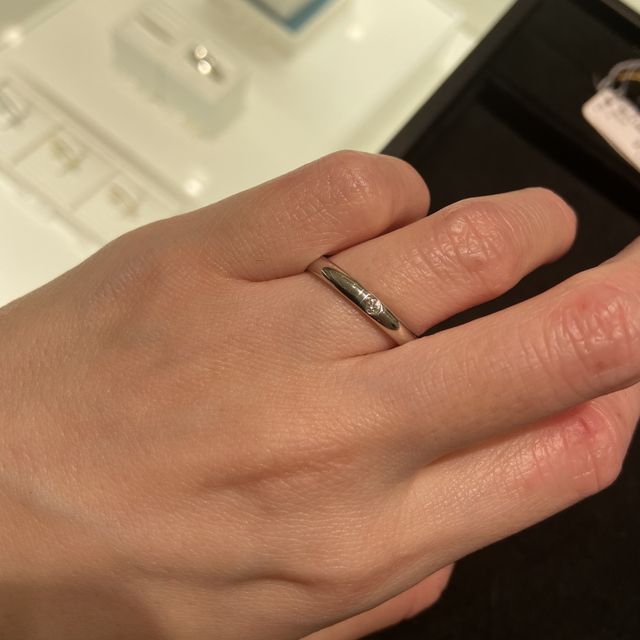 【カルティエ(Cartier)の口コミ】 カルティエのウェディングリングです。素材はプラチナですが、イエローゴ…