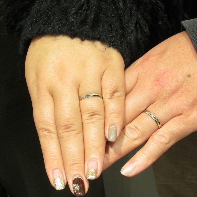 【輪-RIN-の口コミ】 仕事柄あまり太めなデザインは嫌で、なるべく細めにしました！
シンプルな…