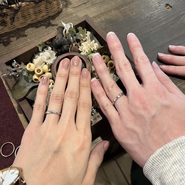 【鎌倉彫金工房の口コミ】 人気ブランドも検討していましたが、仲の良い友達2人の結婚指輪が被ってい…