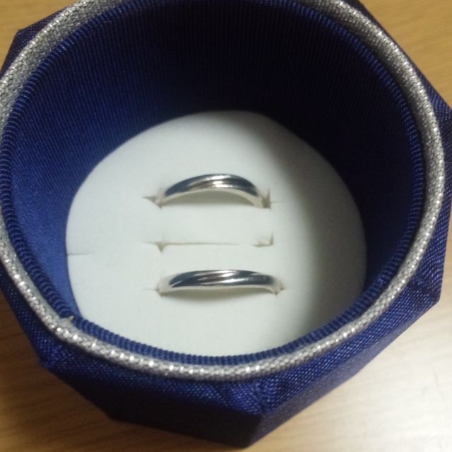 【4℃ BRIDAL(ヨンドシーブライダル)の口コミ】 旦那が仕事柄指輪ができないので、とにかく安い価格のを探しました。

シ…