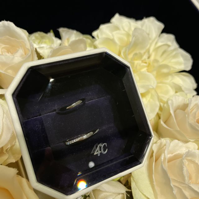 【4℃ BRIDAL(ヨンドシーブライダル)の口コミ】 指輪のデザインがナチュラルで美しいものを選びました。また、価格も10万…