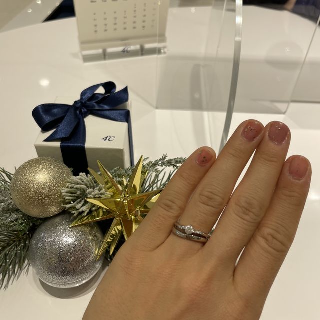 【4℃ BRIDAL(ヨンドシーブライダル)の口コミ】 指輪のデザインがナチュラルで美しいものを選びました。また、価格も10万…