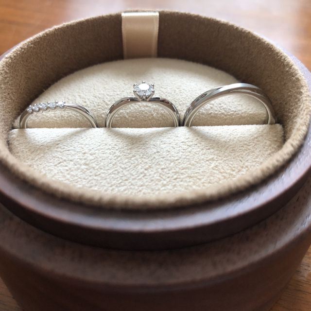 【COLANY(コラニー)の口コミ】 決め手は指輪のデザインとサイズ変更が50年間保証あることです。デザイン…