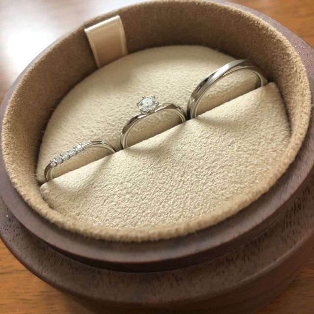 【COLANY(コラニー)の口コミ】 決め手は指輪のデザインとサイズ変更が50年間保証あることです。デザイン…