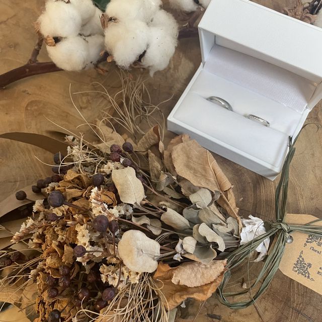 【Mariage ent(マリアージュエント)の口コミ】 斜めにダイヤが入っていて、キラキラしすぎなき結婚指輪を探していたとこ…