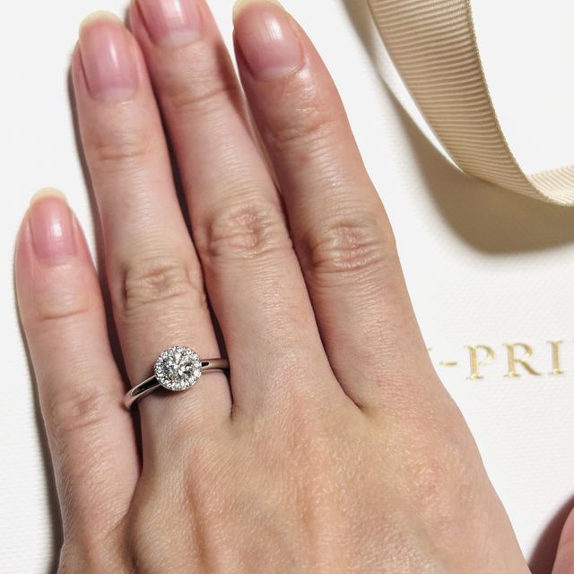 【アイプリモ(I-PRIMO)の口コミ】 決め手は何より見た目のおゴージャスさです。周りに小さなダイヤが埋め込…