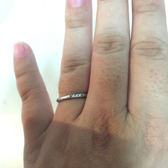 【サマンサティアラブライダル(Samantha Tiara Bridal)の口コミ】 一粒ダイヤとゆうものではなく、凹凸のないシンプルなデザインのものを探…