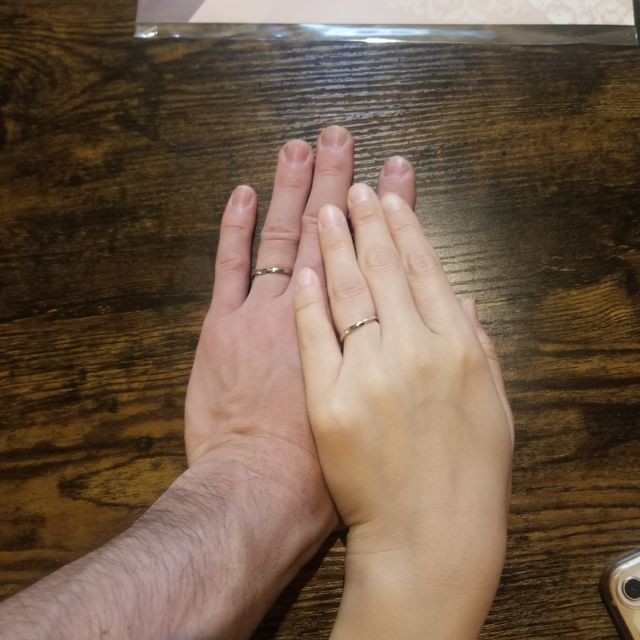 【俄(にわか)の口コミ】 指輪のフォルム、シンプルで飽きのこないデザインが決め手です。永久に身…