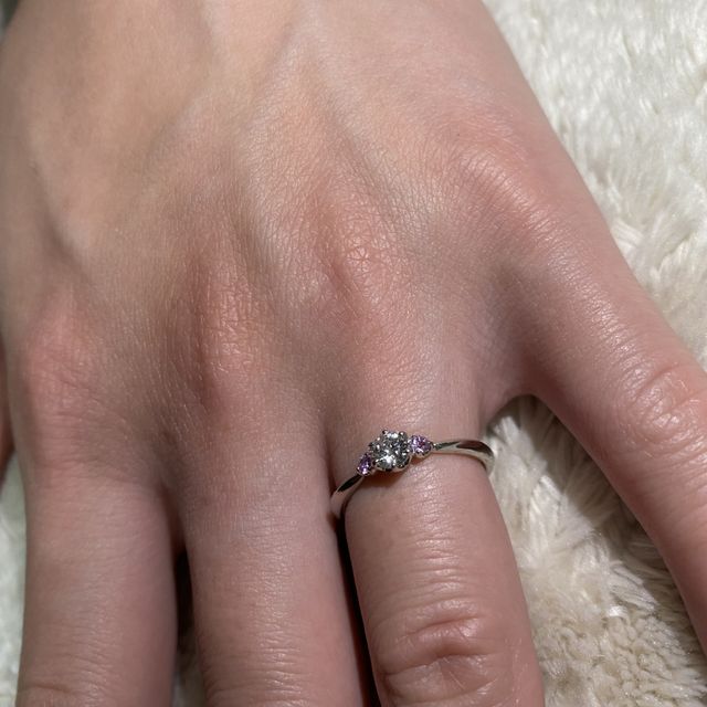 【HOSHI no SUNA 星の砂(ほしのすな)の口コミ】 デザインがとても可愛く、ダイヤモンドのステラ加工も素敵です。
ステラ加…