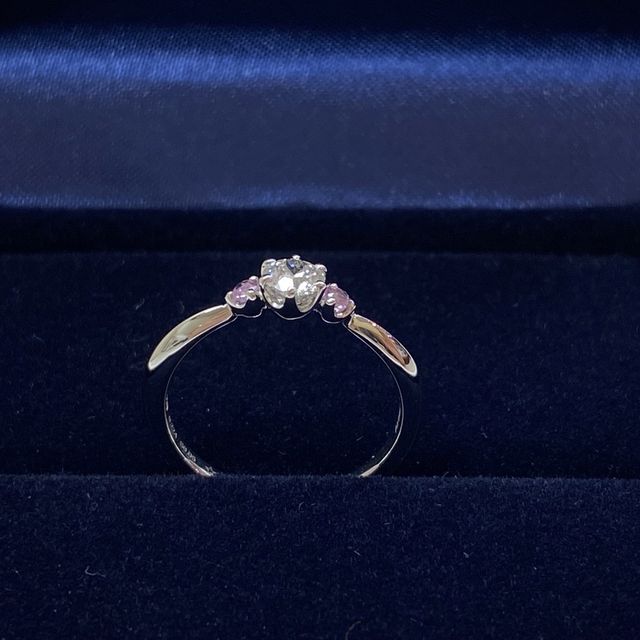 【HOSHI no SUNA 星の砂(ほしのすな)の口コミ】 デザインがとても可愛く、ダイヤモンドのステラ加工も素敵です。
ステラ加…