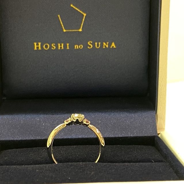 【HOSHI no SUNA 星の砂(ほしのすな)の口コミ】 デザインがとても可愛く、ダイヤモンドのステラ加工も素敵です。
ステラ加…