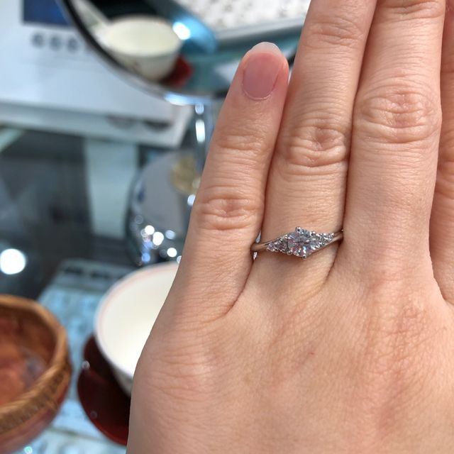 【宝寿堂(ほうじゅどう)の口コミ】 宝石の卸業の老舗だけあって、高品質なダイヤなのに価格がリーズナブルな…