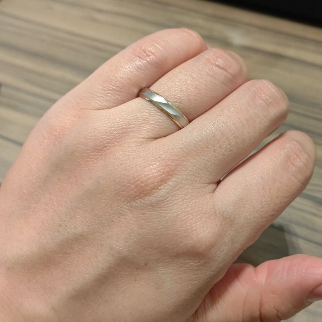 【BONDS(ボンズ)の口コミ】 彼が太めのストレートなデザインの指輪を好んでいて、同じものを選びまし…