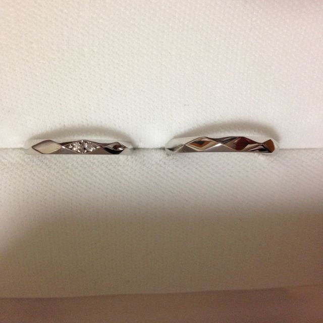 【MJC(三菱ジュエリーコレクション)の口コミ】 お互い好みのタイプが違った為悩んでいたところ、彼が一目惚れした指輪が…