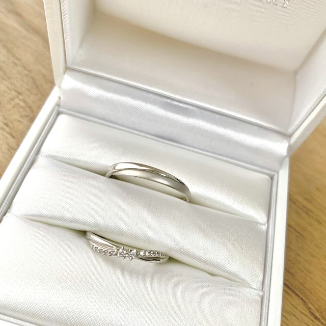 【STAR JEWELRY(スタージュエリー)の口コミ】 流れるようなデザインと、真ん中のダイヤが星形になっていることが決め手…