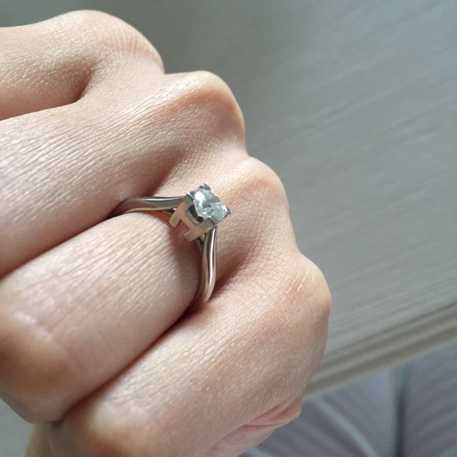 【ハリー・ウィンストン(Harry Winston)の口コミ】 以前からハリーウィンストンに憧れがありました。
彼が指輪どうする？？と…