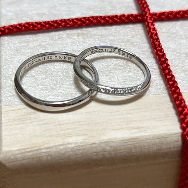 【TOMOE(トモエ)の口コミ】 流れるようにダイアモンドが装飾されているところと、横から見てもダイア…