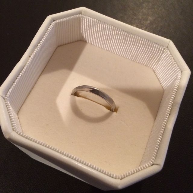 【4℃ BRIDAL(ヨンドシーブライダル)の口コミ】 長く愛用できる指輪を探していました。最近ではゴールドの指輪も流行って…