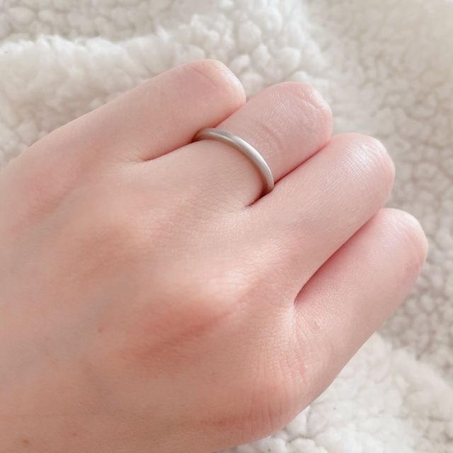 【ティファニー(Tiffany & Co.)の口コミ】 デザインはシンプルなものを探していました。他の指輪ものちのちつけよう…