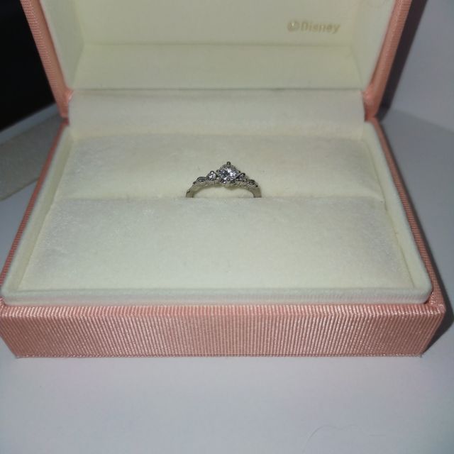 【ケイウノ ブライダル(K.UNO BRIDAL)の口コミ】 彼女がアリエルが好きなのでリトルマーメイドの指輪にしました。初めアリ…