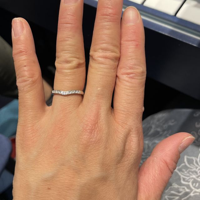 【銀座ダイヤモンドシライシの口コミ】 ハーフエタニティのVラインで探していて、今まで見てきた中で1番ダイヤモ…