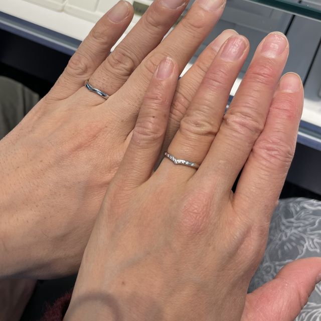 【銀座ダイヤモンドシライシの口コミ】 ハーフエタニティのVラインで探していて、今まで見てきた中で1番ダイヤモ…