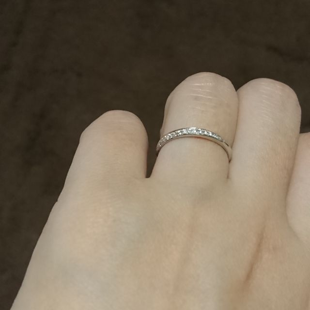 【ツインズキューピッド(Twins Cupid)の口コミ】 普通のエタニティやハーフエタニティのようなダイヤがまっすぐのデザイン…