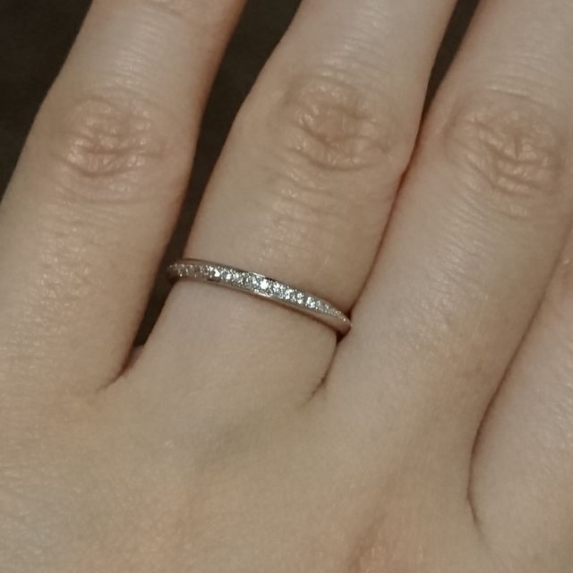 【ツインズキューピッド(Twins Cupid)の口コミ】 普通のエタニティやハーフエタニティのようなダイヤがまっすぐのデザイン…