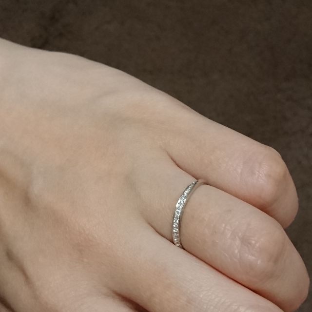 【ツインズキューピッド(Twins Cupid)の口コミ】 普通のエタニティやハーフエタニティのようなダイヤがまっすぐのデザイン…