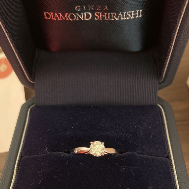 【銀座ダイヤモンドシライシの口コミ】 4つ爪のデザインを探しており、シンプルですがダイヤモンドが引き立つ見た…
