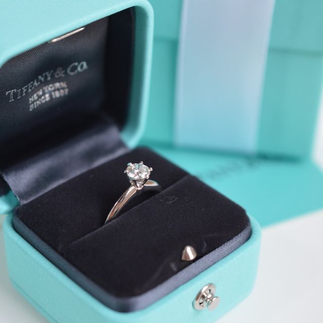 【ティファニー(Tiffany & Co.)の口コミ】 サプライズでのプロポーズだったので、指輪は一から全て彼が選んでくれま…